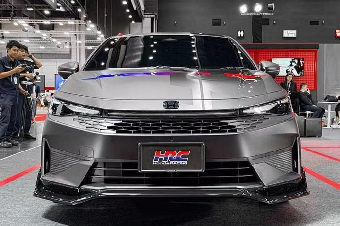Ở thời điểm hiện tại, City Hatchback HRC Concept chủ yếu tập trung vào thay đổi thiết kế và trang bị ngoại thất, chưa có thông tin về những nâng cấp liên quan đến động cơ hay hiệu năng vận hành.