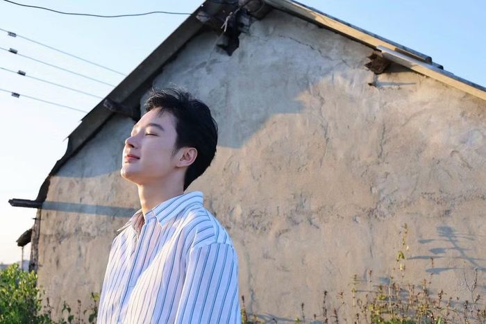 Diện mạo mới với mái tóc ngắn, phong cách unisex và vóc dáng săn chắc tiếp tục cho thấy sự thay đổi trong hình ảnh của Angela Phương Trinh. Dù nhận được nhiều ý kiến trái chiều, cô dường như đang lựa chọn một phong cách phù hợp với định hướng và cuộc sống hiện tại, trong khi một bộ phận khán giả vẫn nhớ vẻ đẹp dịu dàng, nữ tính từng làm nên dấu ấn của nữ diễn viên. Ảnh: Fb Angela Phương Trinh