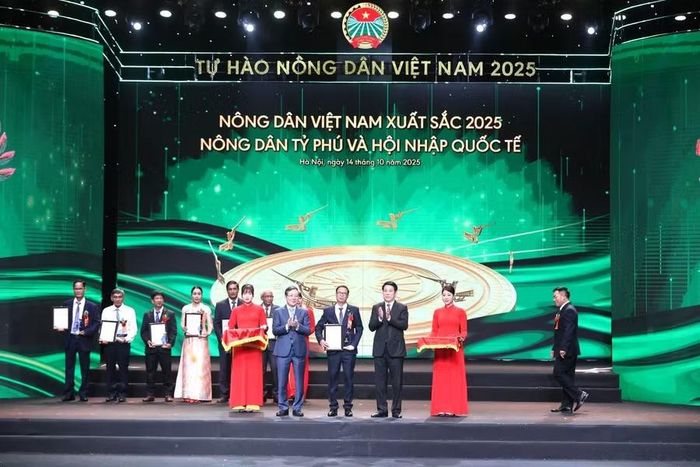 Ông Nguyễn Văn Toàn vinh dự được Trung ương Hội Nông Dân Việt Nam trao tặng danh hiệu Nông dân Việt Nam xuất sắc - Nông dân tỷ phú và hội nhập Quốc tế 2025.