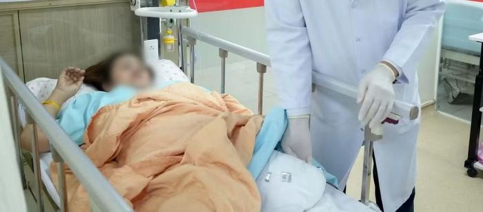 Bệnh nhân chuẩn bị lắp chân giả sau thời gian điều trị.