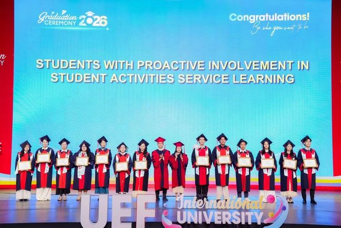 Trường Đại học Kinh tế - Tài chính TPHCM vinh danh sinh viên đạt thành tích cao tại lễ tốt nghiệp. Ảnh: UEF.