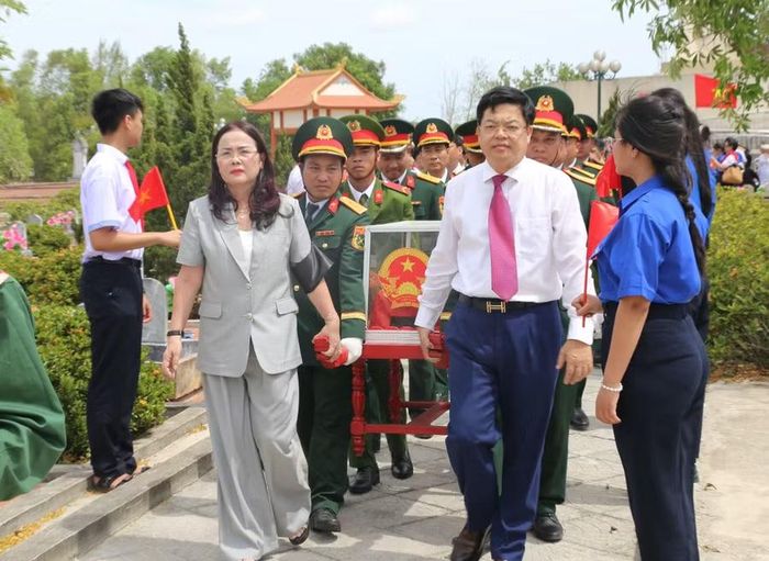Sau 54 năm, hài cốt các liệt sĩ được tìm thấy, quy tập và an táng.