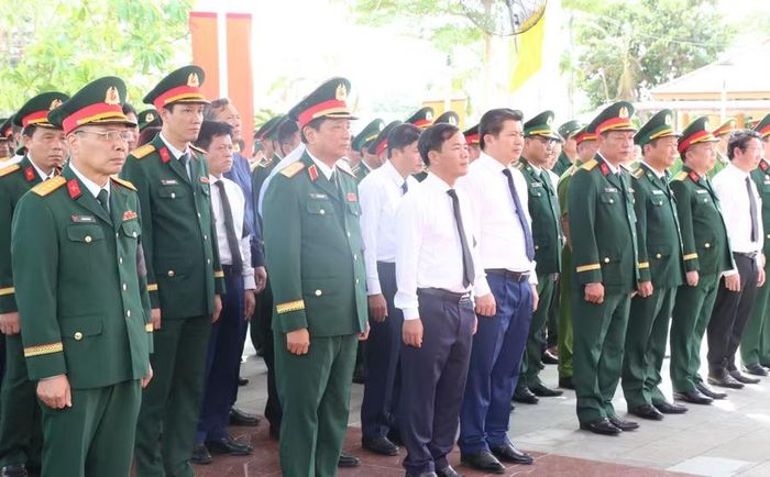 Lãnh đạo tỉnh Quảng Trị, Quân Khu 4 cùng các đơn vị, lực lượng vũ trang, cán bộ địa phương tưởng nhớ sự hy sinh của các liệt sĩ.