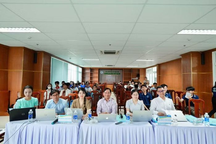 Hội đồng Giám khảo của Cuộc thi.