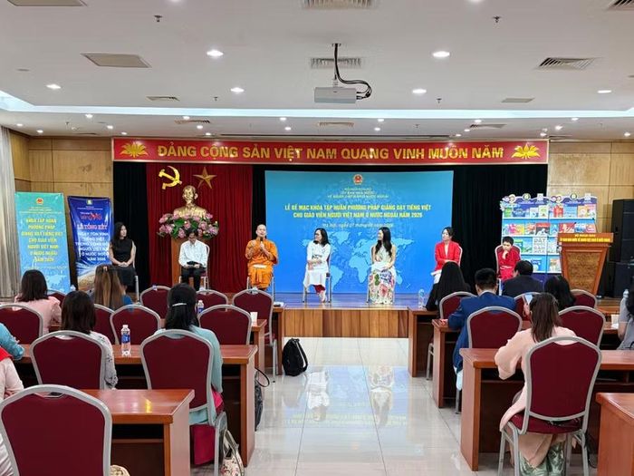 Các Sứ giả tiếng Việt chia sẻ về hành trình lan tỏa tiếng Việt tại nước ngoài.