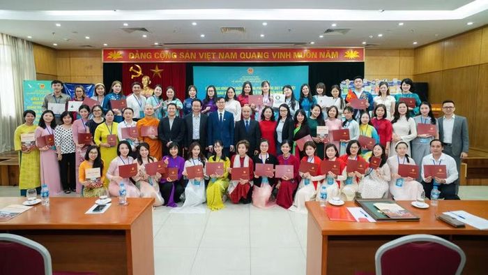 Lễ Bế mạc Khóa tập huấn phương pháp giảng dạy tiếng Việt cho giáo viên người Việt Nam ở nước ngoài năm 2026.