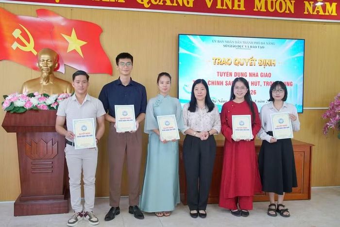 Việc tuyển dụng đội ngũ giáo viên chất lượng cao, đáp ứng yêu cầu đổi mới giáo dục và nâng cao chất lượng đào tạo.