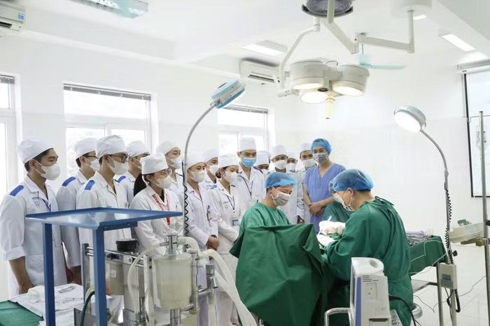 Chăm sóc sức khỏe sinh sản cho bộ đội và nhân dân (ảnh minh họa).