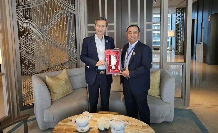 Thứ trưởng Cao Huy và Thứ trưởng Bộ Lao động và Phúc lợi Xã hội Lào Phongsaysak Inthalath. (Ảnh: Chu Văn)