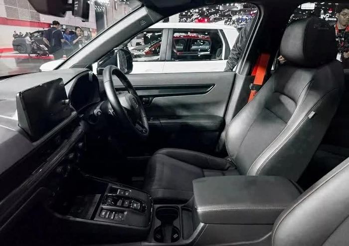 Khoang nội thất Honda CR-V TrailSport HRC Concept cũng được làm mới theo cùng chủ đề.