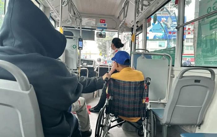 Hệ thống giao thông công cộng cần được thiết kế đồng bộ từ phương tiện, hạ tầng đến thông tin hỗ trợ người khuyết tật. (Nguồn: BTC)