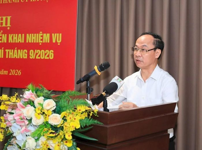 Phó Giám đốc Sở GD&ĐT Hà Nội Nguyễn Quang Tuấn thông tin tại Hội nghị. (Ảnh: Quang Thái)
