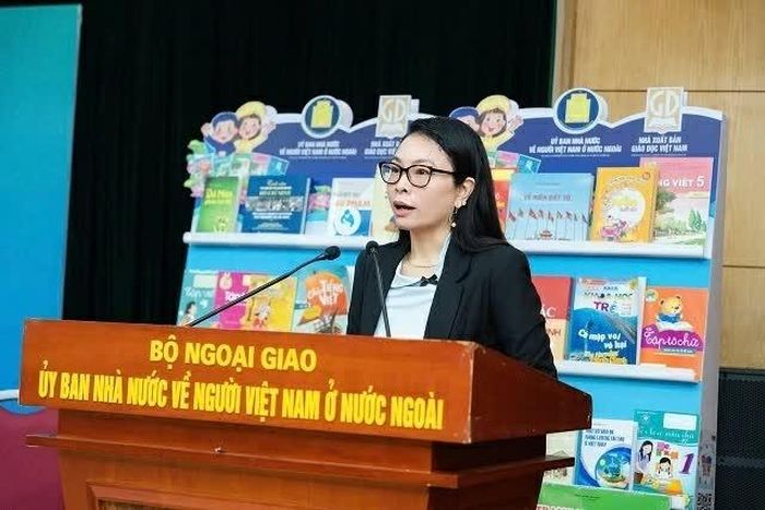 Phó Chủ nhiệm Ủy ban nhà nước về NVNONN Nguyễn Quỳnh Mai phát biểu tại buổi giao lưu. (Ảnh: Đức Hùng)
