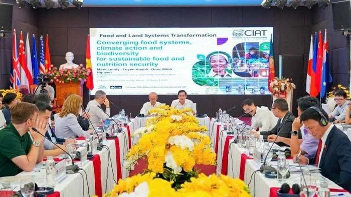 Toàn cảnh Hội thảo quốc tế về Kinh tế phát triển lần thứ nhất với chủ đề “Phát triển kinh tế và Chuyển đổi bền vững”. (Ảnh: Thanh Mai)