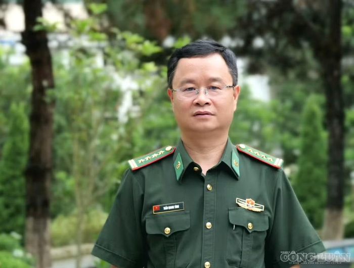 Đại tá Trần Quang Tùng, Bí thư Đảng ủy, Chính ủy Bộ đội Biên phòng tỉnh Lào Cai chia sẻ trăn trở để những học sinh hoàn cảnh khó khăn nơi biên giới có thêm cơ hội đến trường.
