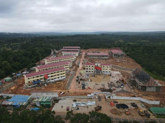 Tại Trường Phổ thông nội trú liên cấp Tiểu học và THCS xã Ia Puch (Gia Lai), thi công nhanh nhất với khối lượng đạt hơn 90% (ảnh Trần Hiền)
