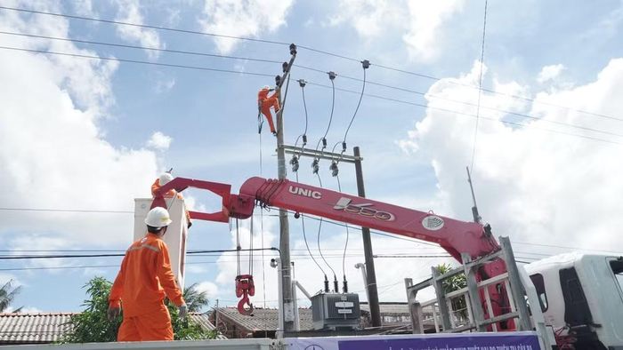 Để chuẩn bị cho lễ 2/9, các đơn vị tổng kiểm tra, củng cố toàn bộ lưới điện, hệ thống thông tin liên lạc, viễn thông dùng riêng, trang thiết bị, vật tư dự phòng và phương tiện đi lại