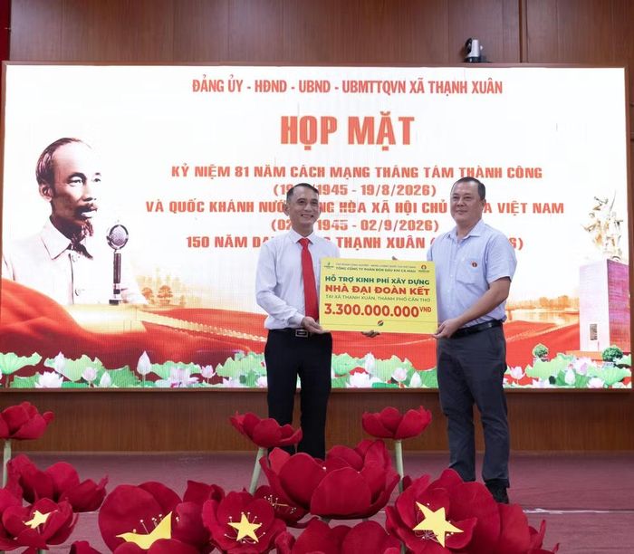 Phân Bón Cà Mau trao biểu trưng hỗ trợ 3,3 tỷ đồng xây dựng Nhà Đại đoàn kết tại xã Thạnh Xuân, TP. Cần Thơ