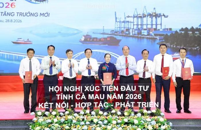 Phó Thủ tướng Hồ Quốc Dũng chứng kiến ký kết biên bản ghi nhớ giữa UBND tỉnh Cà Mau với các nhà đầu tư - Ảnh: VGP