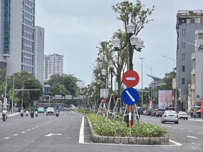 Ghi nhận vào cuối tháng 8/2026, trên công trường dự án Vành đai 1 đoạn Hoàng Cầu - Voi Phục, các nhà thầu đang tập trung nhân lực và thiết bị để đẩy nhanh tiến độ hoàn thiện. Ảnh: Hà Đương