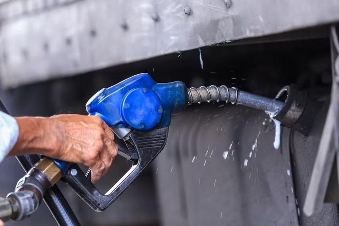 Bộ Công Thương nghiêm cấm mọi hành vi găm xăng, dầu chờ tăng giá, cắt giảm lượng bán. Ảnh: DMS