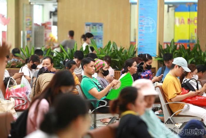 Nhiều người dân cho biết đã tranh thủ về quê ngay sau khi kết thúc ngày làm việc để tránh tình trạng đông đúc, đồng thời có thêm thời gian nghỉ ngơi bên người thân.