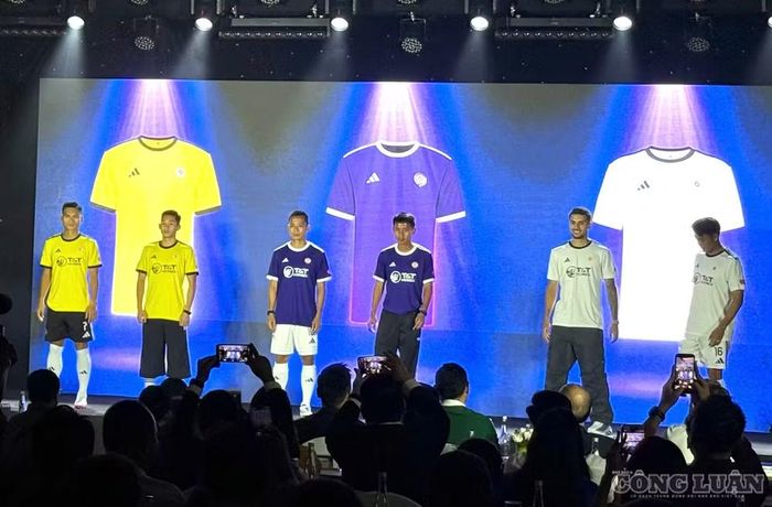 Mẫu áo đầu của Hà Nội FC trong mùa giải 2026/27.