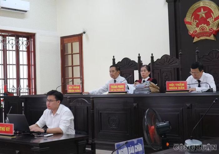 Toàn cảnh phiên xét xử. Ảnh: Kim Long