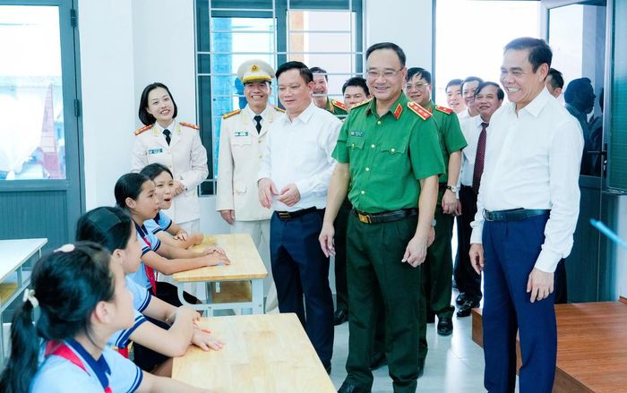Các đại biểu tham quan Trường Văn hóa CAND VI (ảnh Công an cung cấp)