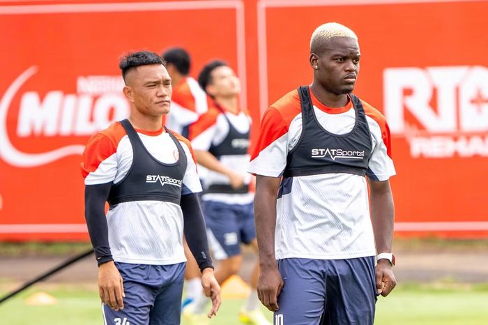 Sáng 26/8, CLB Công an TPHCM tập buổi cuối cùng tại "bản doanh" trước khi lên đường di chuyển ra Hà Nội. Buổi tập của Công an TPHCM diễn ra khẩn trương trong 2 tiếng, tập trung vào các bài tập chuyền, ban bật bóng ngắn, tập dứt điểm và rèn sức bền. Các cầu thủ Công an TPHCM bắt đầu làm nóng để sẵn sàng bước vào đại chiến Công an Hà Nội.