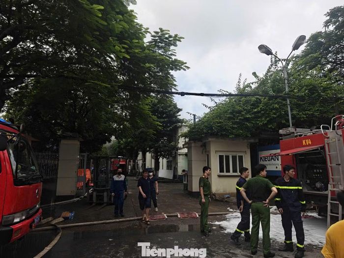 Khu vực kho xưởng nằm sâu bên trong đường Phượng Bãi.