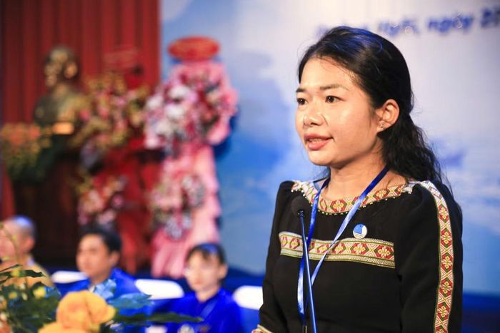 Chị Y Việt Sa - Phó Bí thư Tỉnh Đoàn, Chủ tịch Hội LHTN Việt Nam tỉnh Quảng Ngãi phát biểu tại Đại hội.