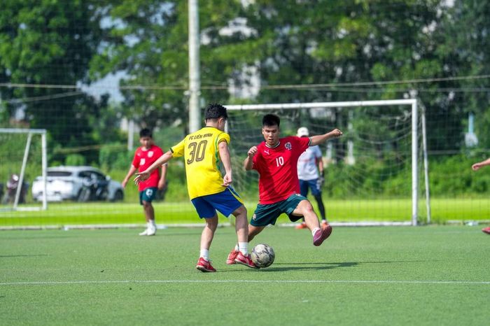 Phù Đổng Giao Đơn 2026 trở thành ngày hội thể thao để các “tài cam” cùng cháy hết mình trên sân cỏ, sẻ chia niềm vui và gắn kết sau những giờ giao đơn.