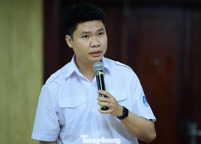 Anh Đặng Đình Hùng phát biểu ý kiến tại hội nghị. Ảnh: Xuân Tùng