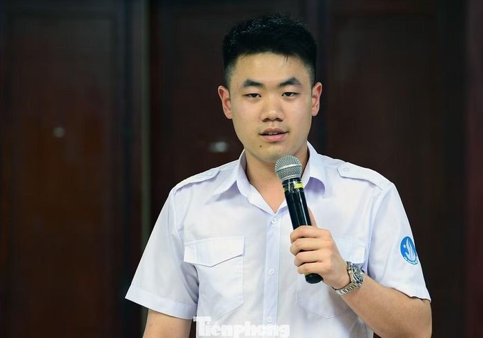 Anh Nguyễn Tùng Bách phát biểu tại hội nghị. Ảnh: Xuân Tùng