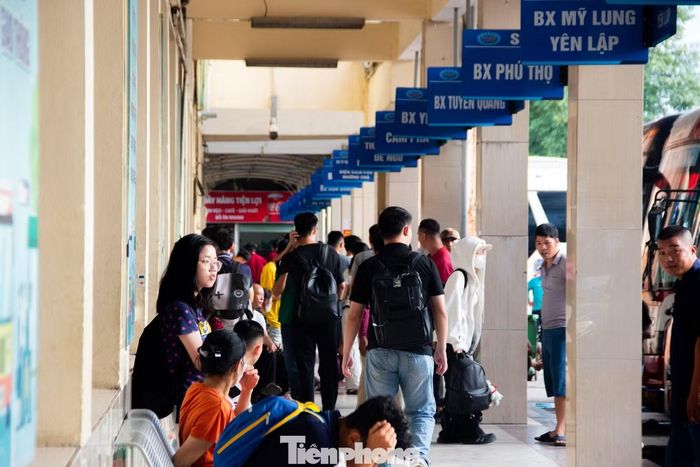 Theo dự báo vào những ngày cao điểm như 28, 29/8 và 2-3/9 lượng khách đến bến xe Giáp Bát, Mỹ Đình có thể lên tới từ 15.000 đến 20.000 lượt mỗi ngày. Đặc biệt với những tuyến ngắn và có điểm du lịch như Thanh Hóa, Nghệ An, lượng khách dự báo sẽ tăng đột biến.