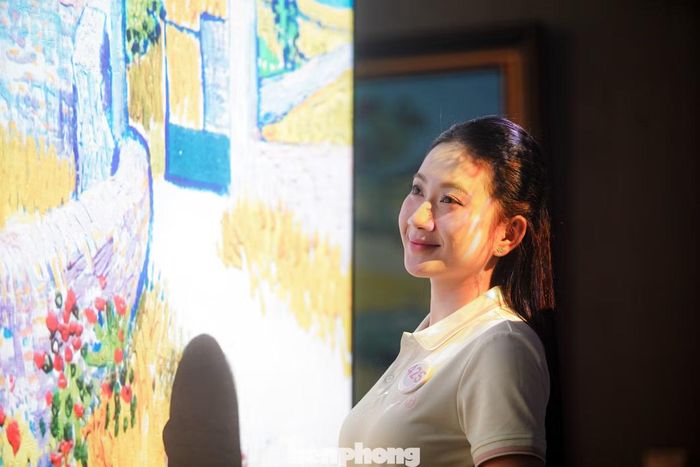 Thí sinh Nguyễn Thị Thúy Dung (SBD 425) lần đầu tiếp cận với những tác phẩm của Van Gogh.