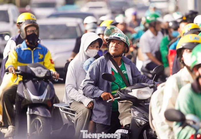Một số gia đình tranh thủ xuất phát từ đầu giờ chiều nhằm tránh cao điểm.