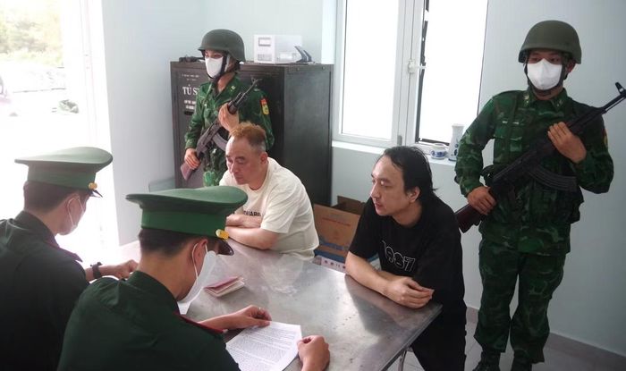 Các đối tượng tại cơ quan Biên phòng. Ảnh: Biên phòng tỉnh Khánh Hòa.