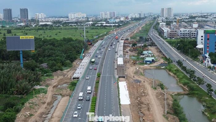 Đường dẫn vào cao tốc TPHCM - Long Thành - Dầu Giây và nút giao An Phú. Ảnh: Nguyễn Tiến