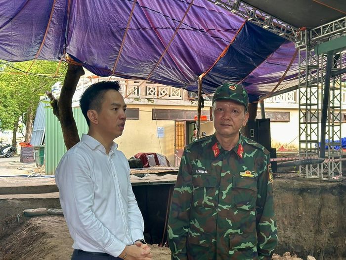 Đồng chí Phạm Xuân Phúc thăm hỏi, động viên cán bộ, chiến sĩ và lực lượng dân quân thuộc Đội Tìm kiếm, quy tập hài cốt liệt sĩ (Đội K74), Bộ Tư lệnh TP Hồ Chí Minh.