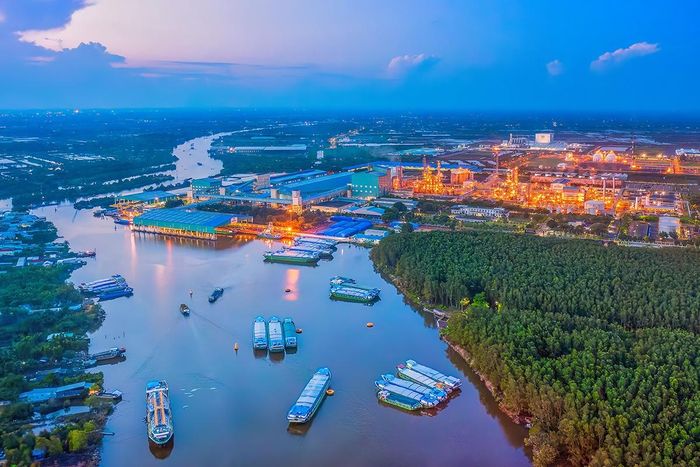 Trong toàn hệ thống PETROVIETNAM, Bộ máy QL&ĐH là đầu mối tham mưu, tổng hợp, điều phối và tổ chức thực hiện các chủ trương, nghị quyết của Đảng ủy, Hội đồng Thành viên và nhiệm vụ quản trị, điều hành của Tập đoàn.