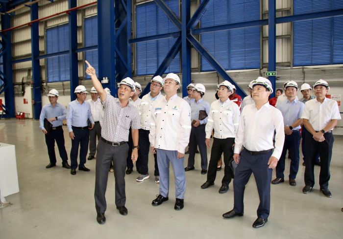 Tổng Giám đốc PETROVIETNAM Lê Mạnh Cường và đoàn công tác tham quan Nhà máy Điện Nhơn Trạch 3&4.