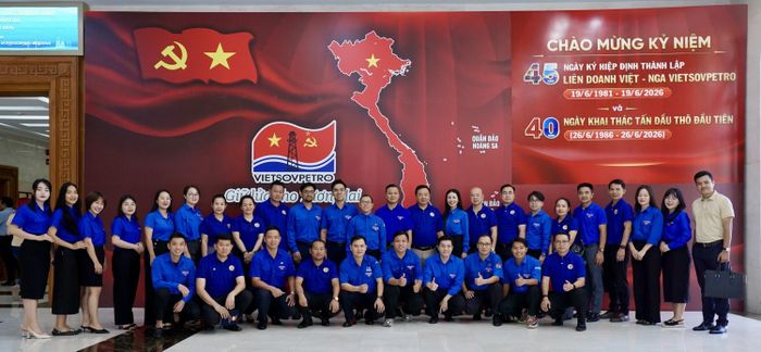 Đoàn công tác tại trụ sở Liên doanh Việt - Nga Vietsovpetro