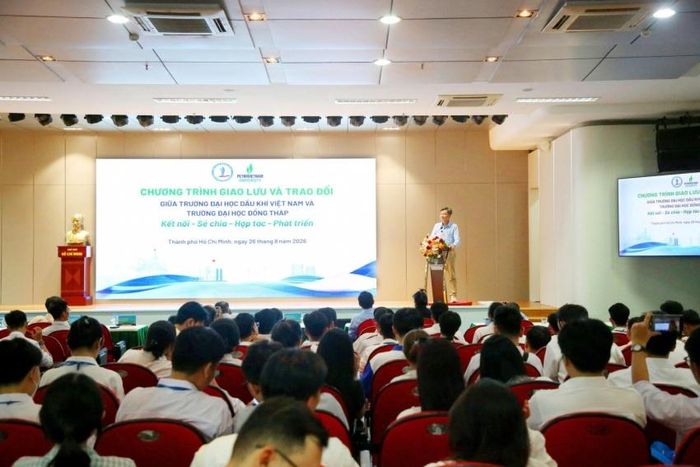 Thầy Lương Thái Ngọc, đại diện Khoa Công nghệ và Kỹ thuật, Trường Đại học Đồng Tháp, cảm ơn sự đón tiếp chu đáo của PVU.