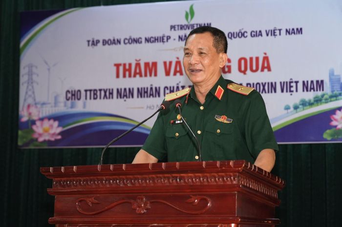 Thiếu tướng Đỗ Hồng Lâm phát biểu tại buổi gặp mặt