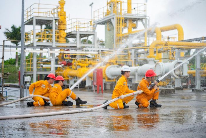 Diễn tập PCCC&CNCH, nâng cao năng lực ứng phó và bảo đảm ANAT tại các công trình khí của PV GAS