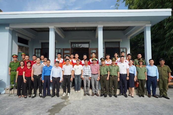 Hỗ trợ sửa chữa, cải tạo 2 căn nhà tại thôn Bao La - Đức Nhuận, xã Đan Điền.