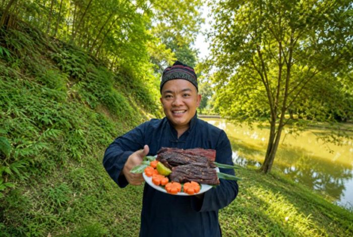 Hải Sapa "hô biến" thịt trâu sấy khô tê cay thành thịt trâu sấy đặc sản Tây Bắc.