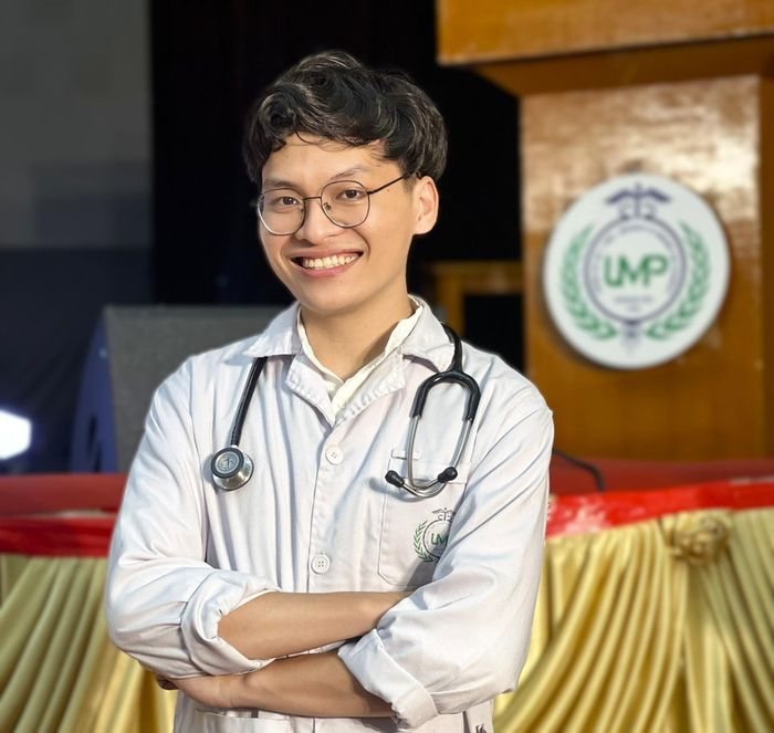 Trần Minh Dũng trở thành thủ khoa tốt nghiệp ngành Y khoa của Trường ĐH Y Dược - ĐH Quốc gia Hà Nội với tổng điểm 3,75/4. Ảnh: NVCC